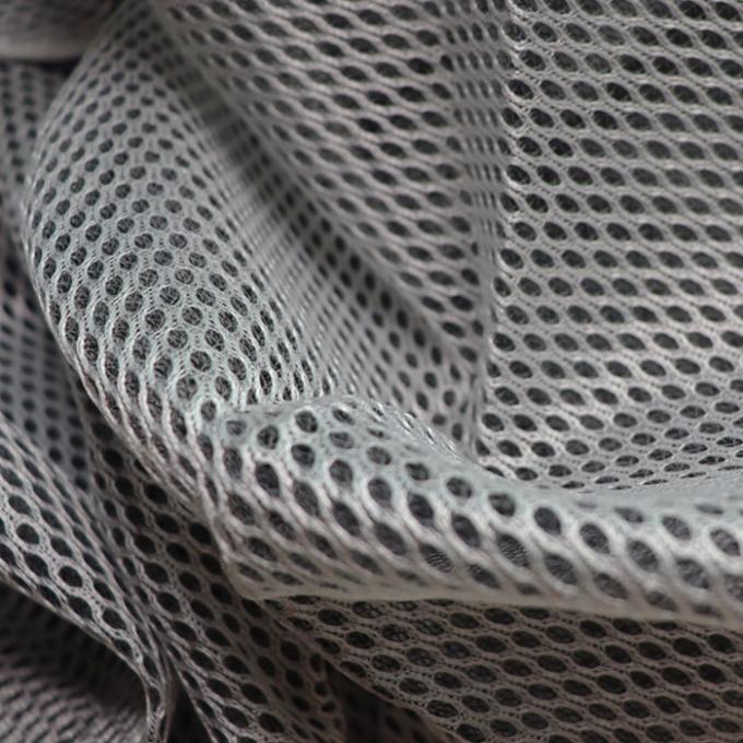 Tissu en maille 3D en fil noir 100% polyester Matériau en maille respirant pour canapé 1