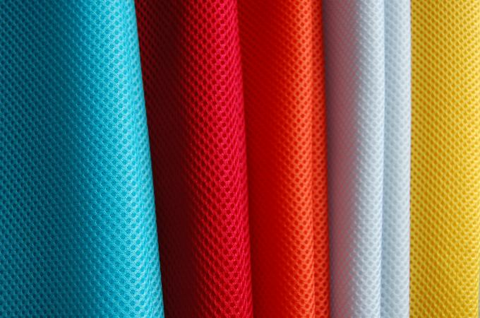 Tissu en maille de polyester de 3 mm 100 tissé en maille respirante pour chaussures 1