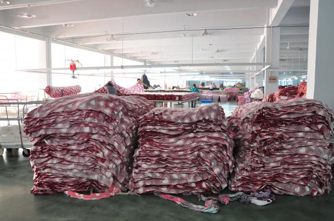 Couverture chauffée à la fourrure fausse en polyester 100% de laine de corail 16
