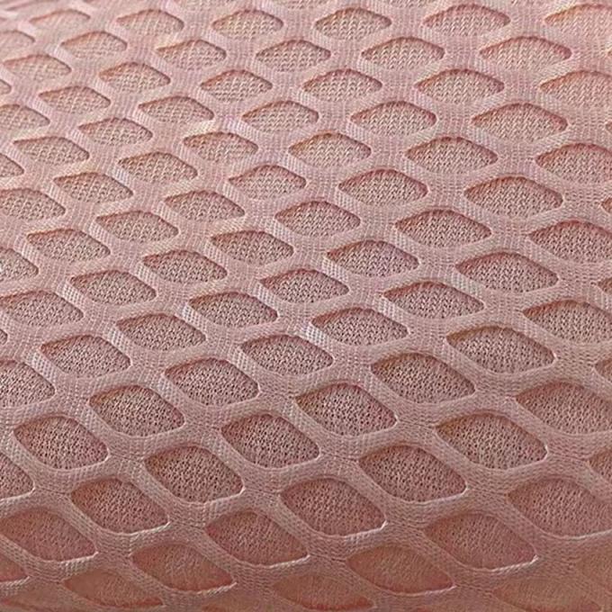 Matériau de maille pneumatique respirante de 2 mm Tissu de maille pneumatique 100% polyester extensible 1