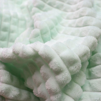 Good price 320gm Plume douce Vêtement en laine de corail Couverture chaude Minky lancer couvertures en ligne