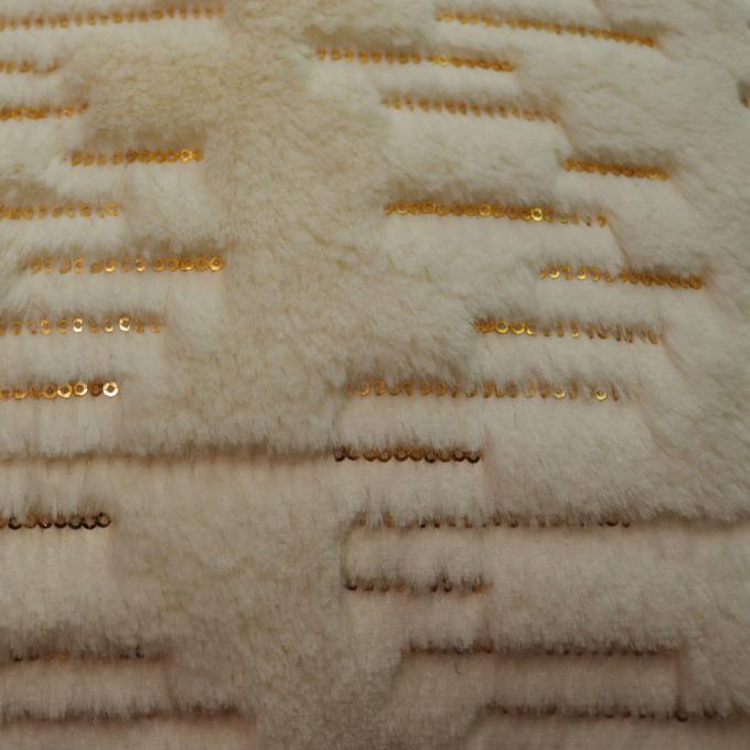 Des couvertures à jeter en fourrure de luxe brodées 5