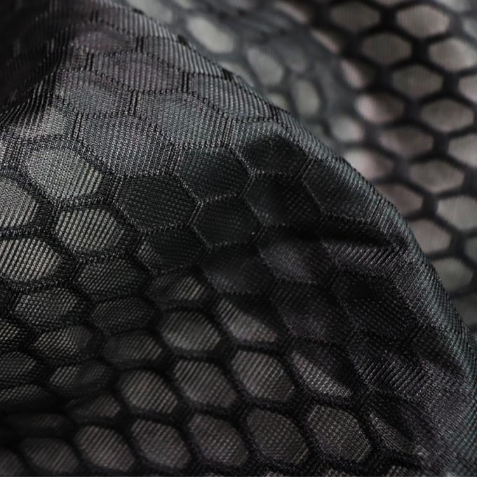 Tissu en maille de polyester 100% en maille tricotée Airmesh respirant en maille d'espacement Tissu fin en maille noire 2
