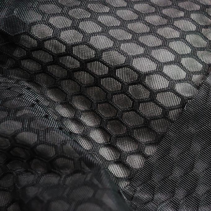 Tissu en maille de polyester 100% en maille tricotée Airmesh respirant en maille d'espacement Tissu fin en maille noire 1