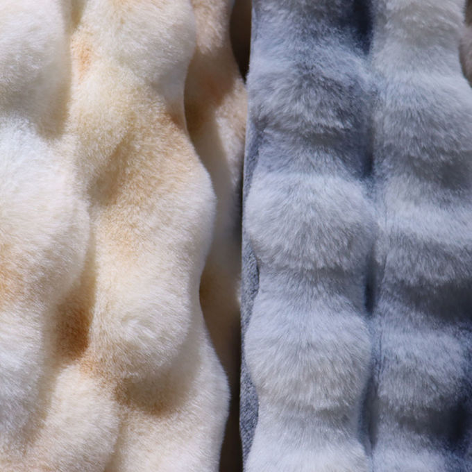 La peau est douce, chauffée, hypoallergénique, lavable, fausse. 1