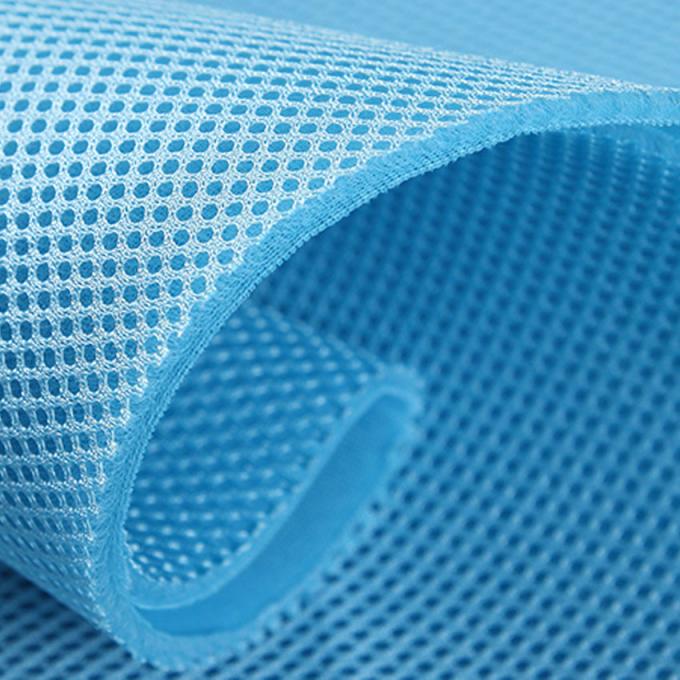 Tissu en maille de polyester de 3 mm 100 tissé en maille respirante pour chaussures 4