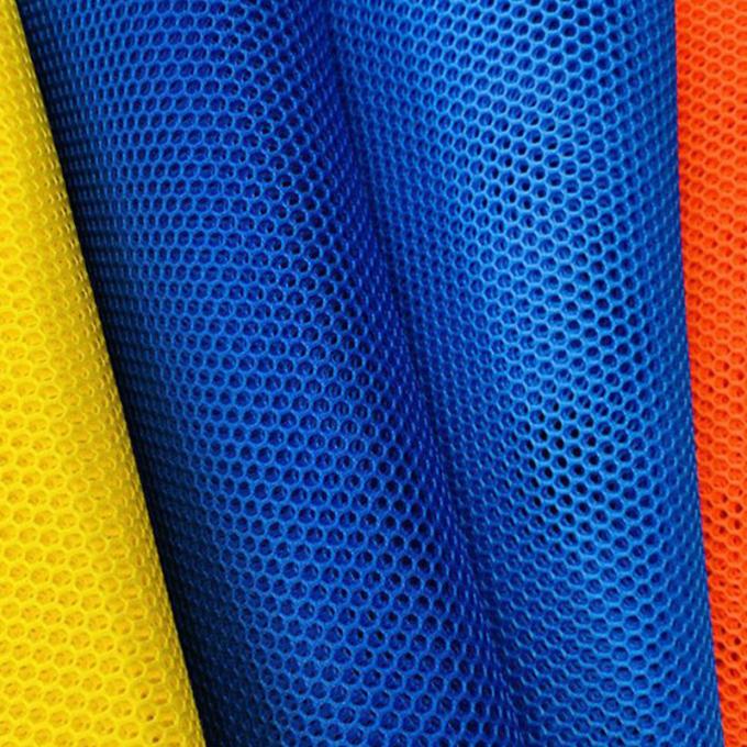 Fabrique à partir de tissus en polyester à 100 pour cent 1