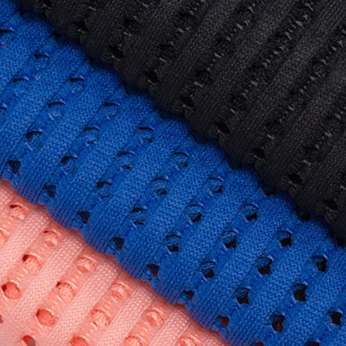 3 - 6mm 350 - 560GSM Tissu en treillis 3d à l'écart pour les vêtements 5