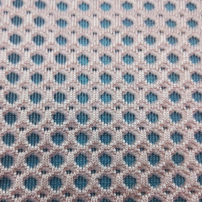 Fabrication à partir de tissus en maille de polyester semi-transparent Matériau de la maille 240 - 450GSM 0