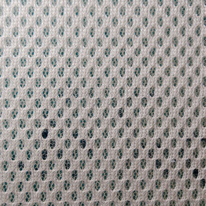 Tissu à mailles 3D tricotées respirantes à mailles spatiales 3D 100% polyester 600GSM 3