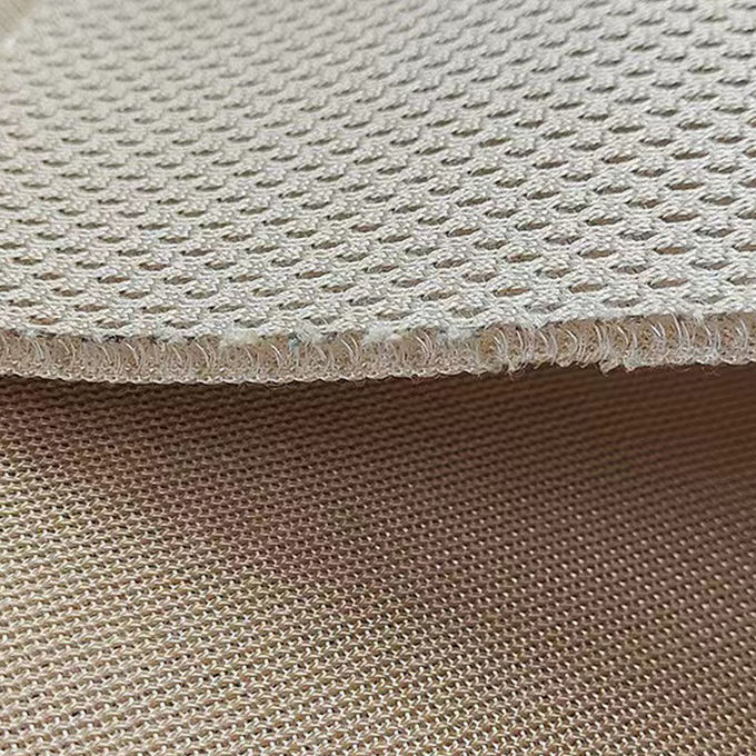 Tissu à mailles 3D tricotées respirantes à mailles spatiales 3D 100% polyester 600GSM 2