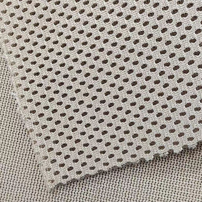 Tissu à mailles 3D tricotées respirantes à mailles spatiales 3D 100% polyester 600GSM 1