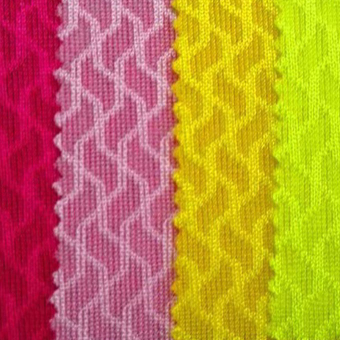 320 grammes de polyester résistant à l'eau Tissu en maille tricoté Tissu en maille 57in à 68in 4